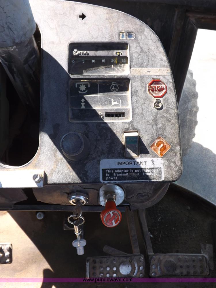 image for item H9095 1983 John Deere 4650 MFWD tractor