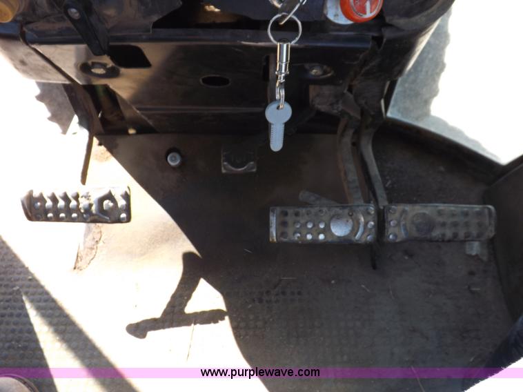 image for item H9095 1983 John Deere 4650 MFWD tractor