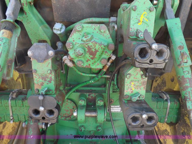 image for item H9095 1983 John Deere 4650 MFWD tractor