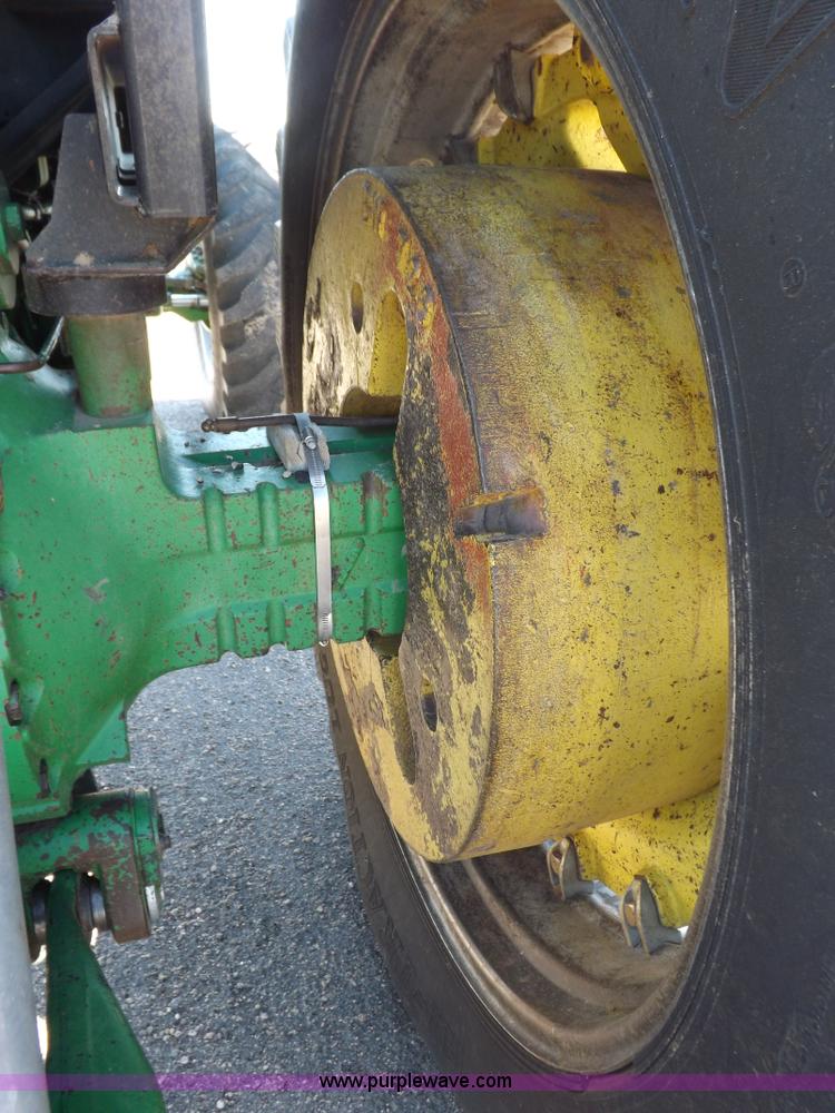 image for item H9095 1983 John Deere 4650 MFWD tractor