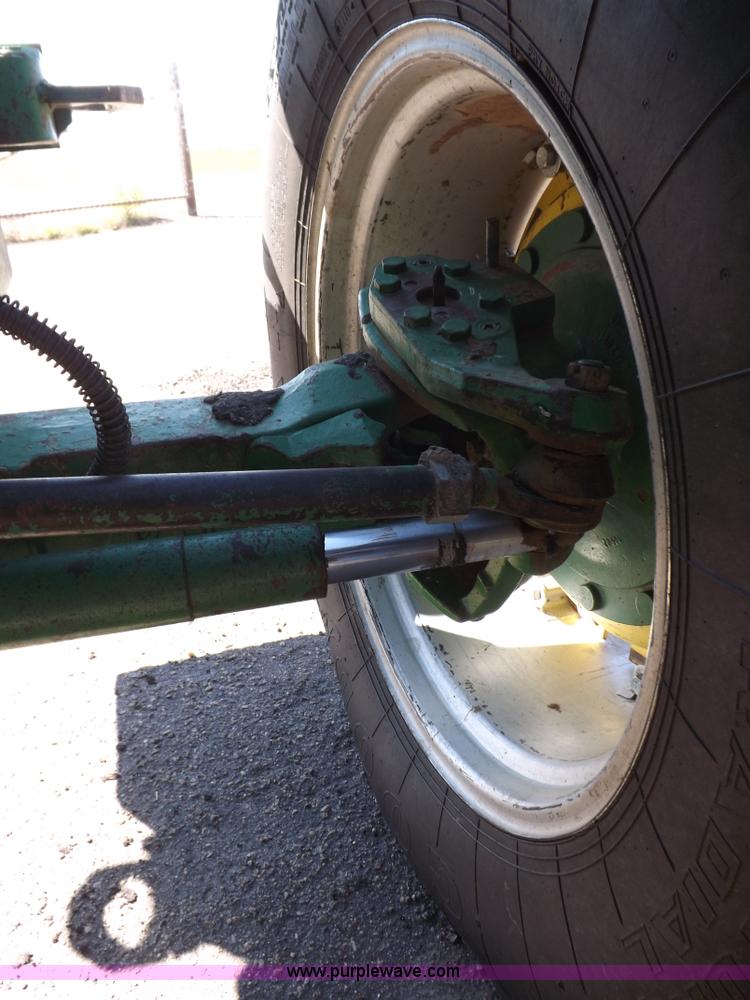 image for item H9095 1983 John Deere 4650 MFWD tractor