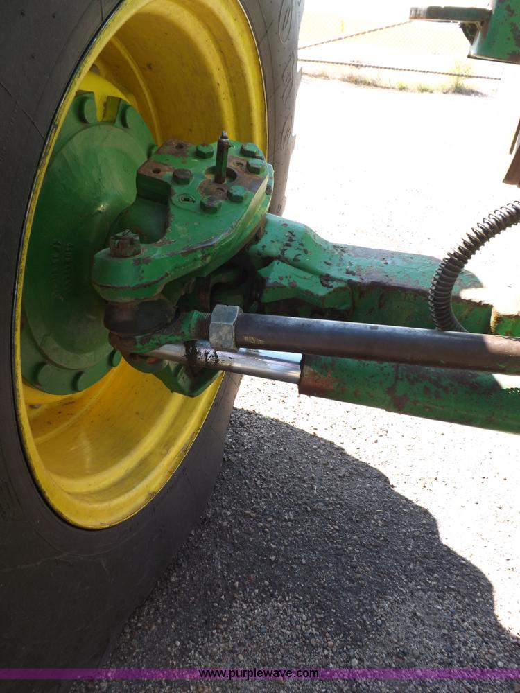 image for item H9095 1983 John Deere 4650 MFWD tractor