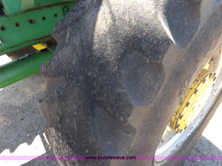 image for item H9095 1983 John Deere 4650 MFWD tractor