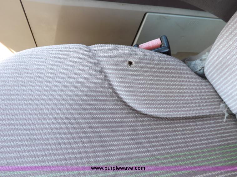 image for item H9096 1998 John Deere 6310 tractor