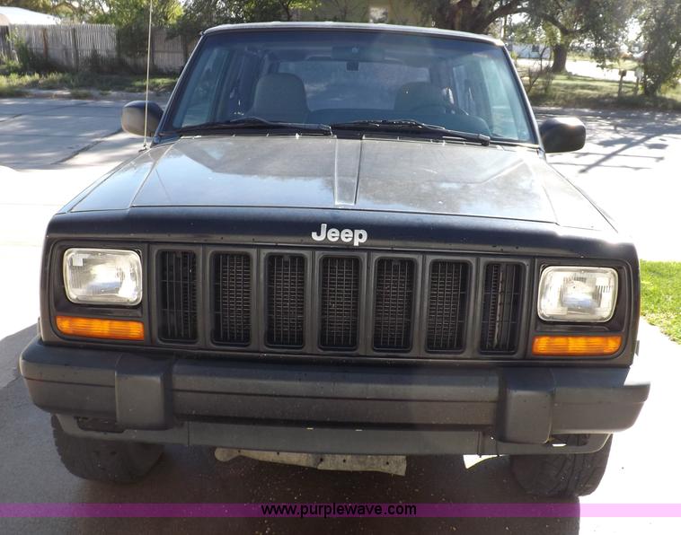 image for item H9097 1998 Jeep Cherokee SE SUV
