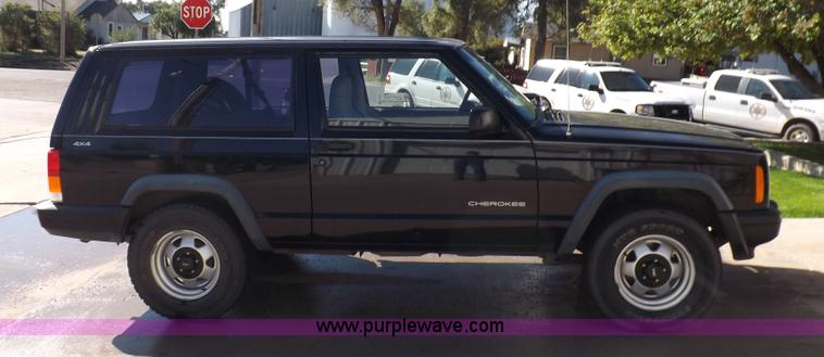 image for item H9097 1998 Jeep Cherokee SE SUV