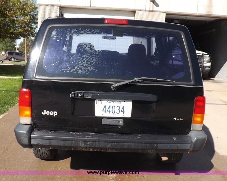 image for item H9097 1998 Jeep Cherokee SE SUV