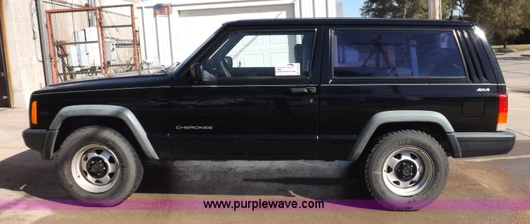 image for item H9097 1998 Jeep Cherokee SE SUV