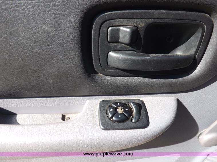 image for item H9097 1998 Jeep Cherokee SE SUV