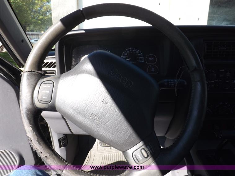 image for item H9097 1998 Jeep Cherokee SE SUV