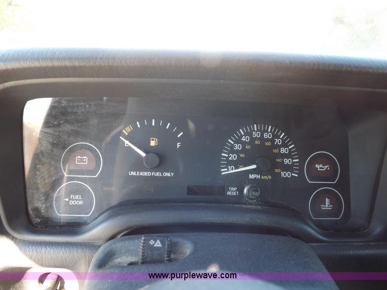 image for item H9097 1998 Jeep Cherokee SE SUV