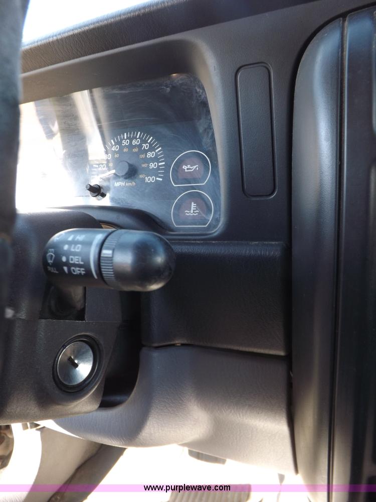 image for item H9097 1998 Jeep Cherokee SE SUV