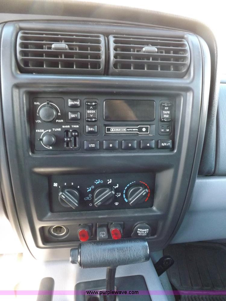 image for item H9097 1998 Jeep Cherokee SE SUV