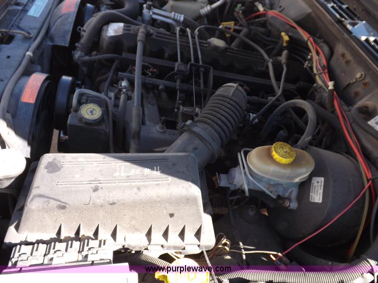 image for item H9097 1998 Jeep Cherokee SE SUV