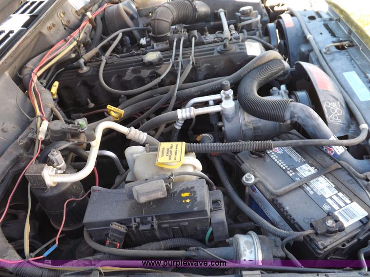 image for item H9097 1998 Jeep Cherokee SE SUV