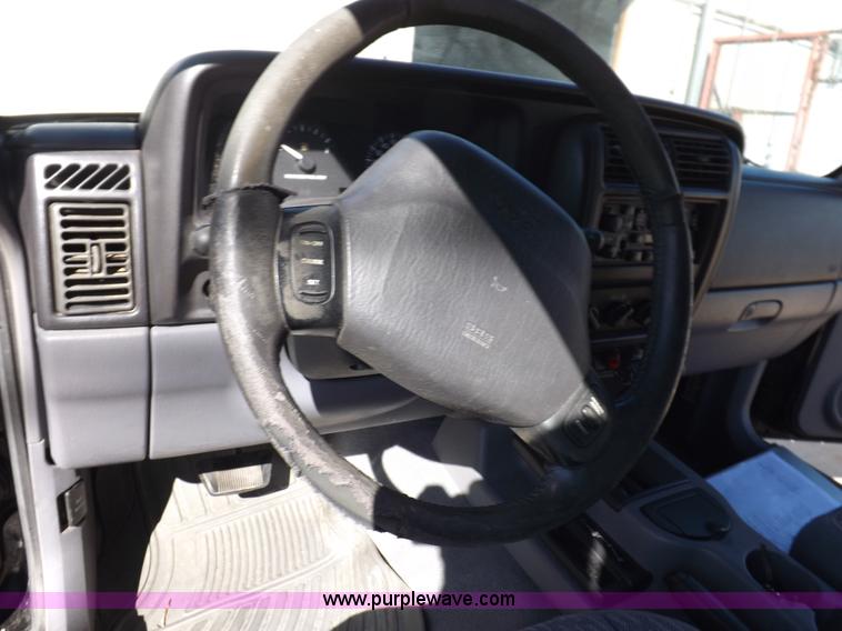 image for item H9097 1998 Jeep Cherokee SE SUV