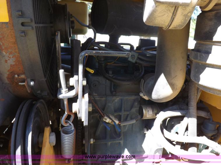 image for item H9121 2001 Hustler 3400 lawn mower