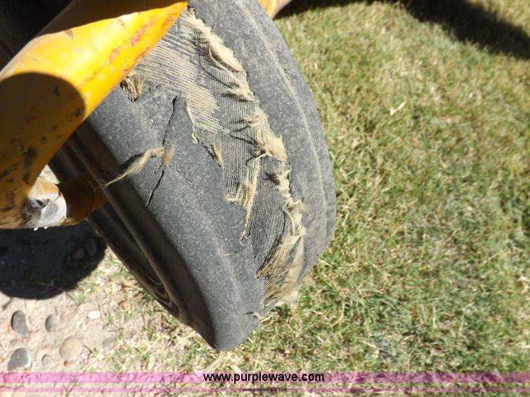 image for item H9121 2001 Hustler 3400 lawn mower