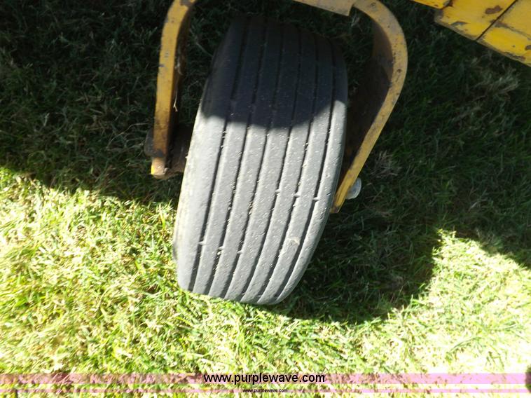 image for item H9122 1990 Hustler 400 lawn mower
