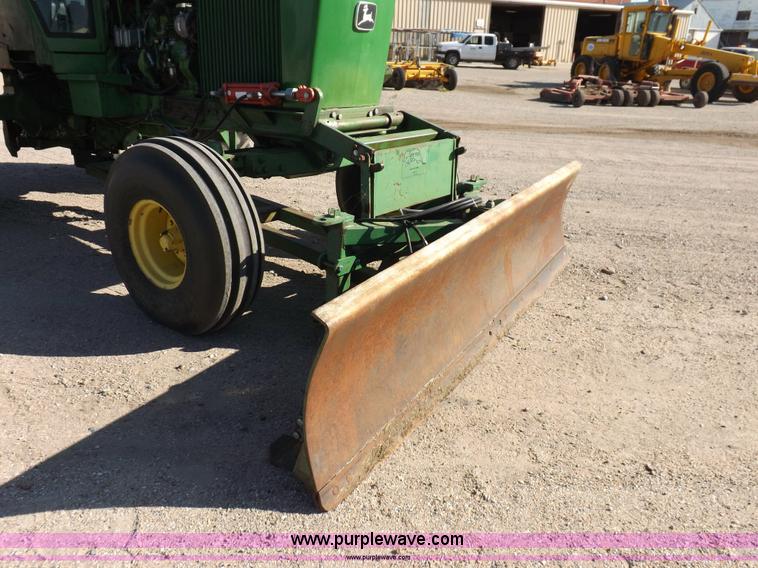 image for item H9123 1973 John Deere 4630 tractor