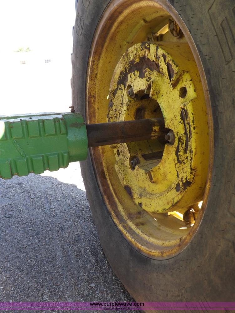 image for item H9123 1973 John Deere 4630 tractor