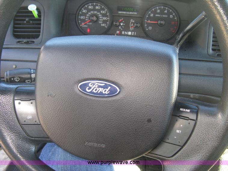 image for item H9489 2006 Ford Crown Victoria Police Interceptor