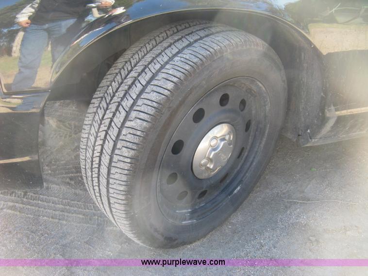 image for item H9489 2006 Ford Crown Victoria Police Interceptor