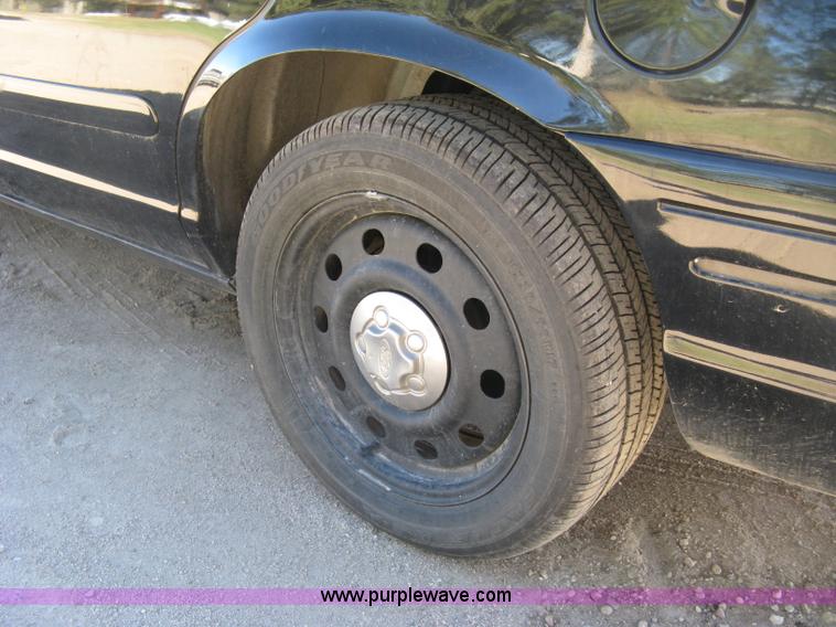 image for item H9489 2006 Ford Crown Victoria Police Interceptor