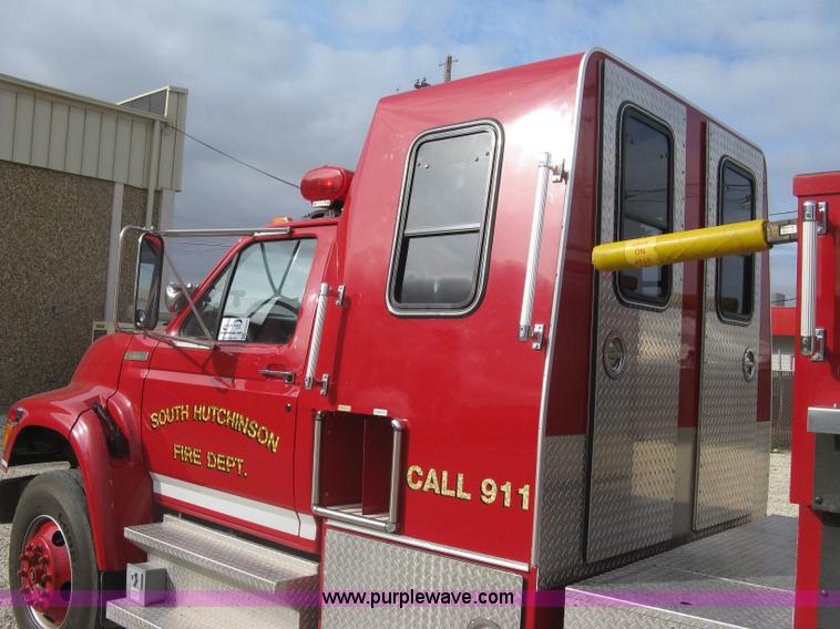 image for item H9499 1996 Ford F700 pump fire truck
