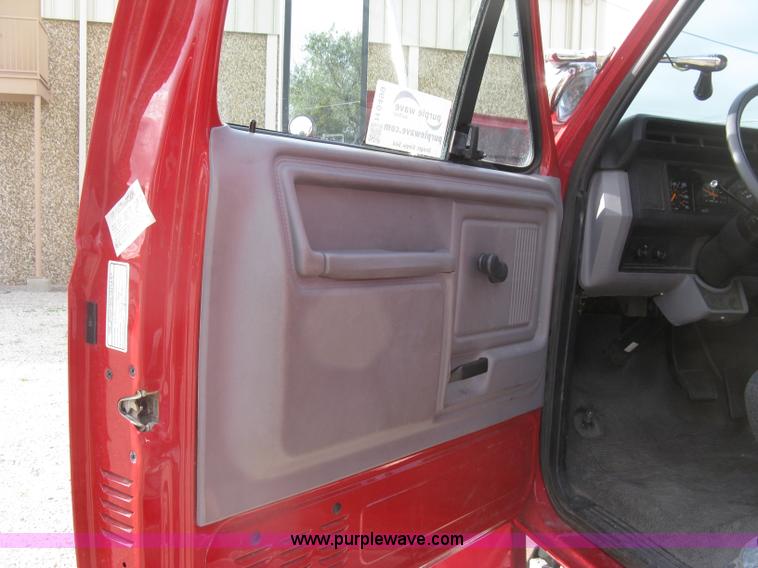 image for item H9499 1996 Ford F700 pump fire truck