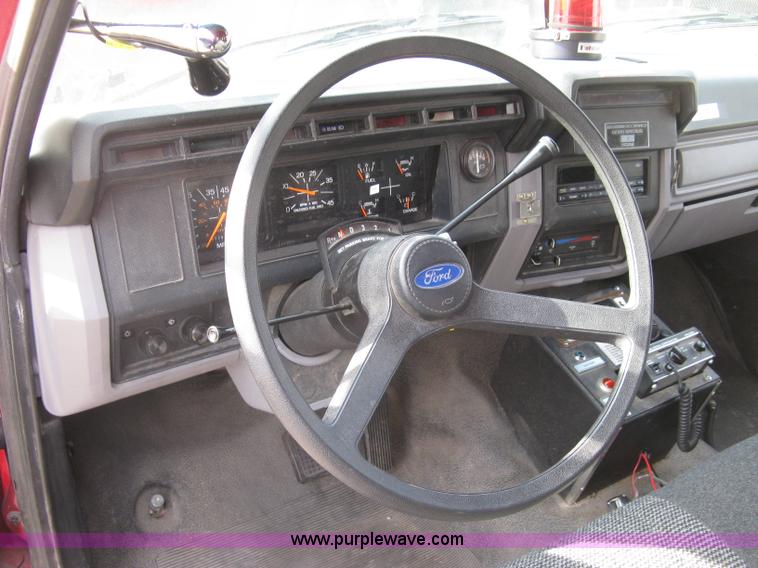 image for item H9499 1996 Ford F700 pump fire truck