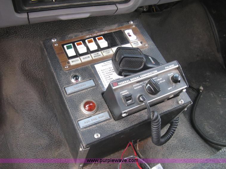 image for item H9499 1996 Ford F700 pump fire truck