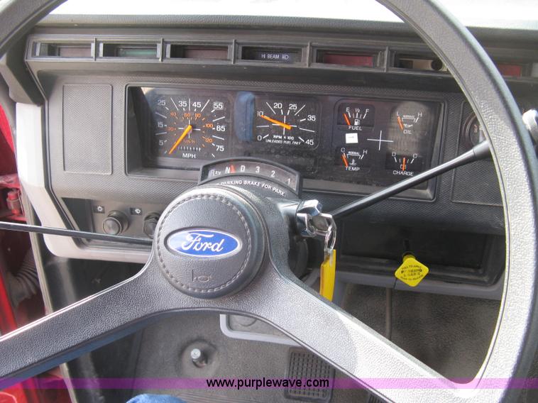 image for item H9499 1996 Ford F700 pump fire truck