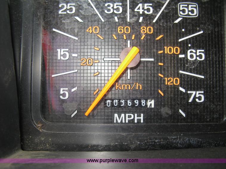 image for item H9499 1996 Ford F700 pump fire truck