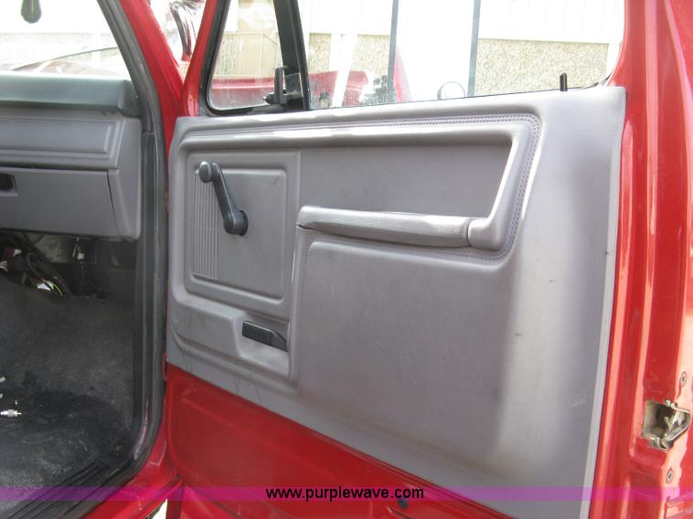 image for item H9499 1996 Ford F700 pump fire truck