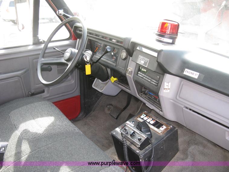 image for item H9499 1996 Ford F700 pump fire truck