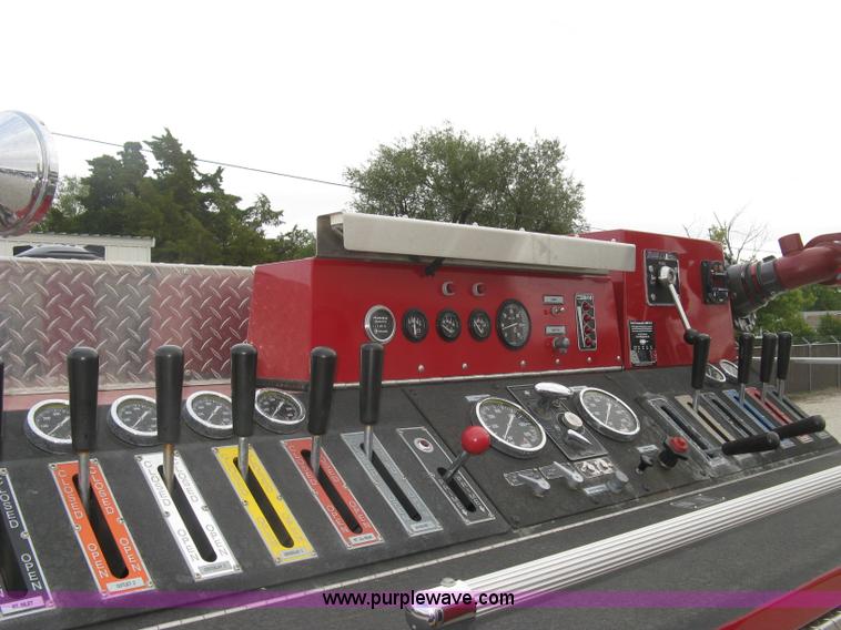 image for item H9499 1996 Ford F700 pump fire truck