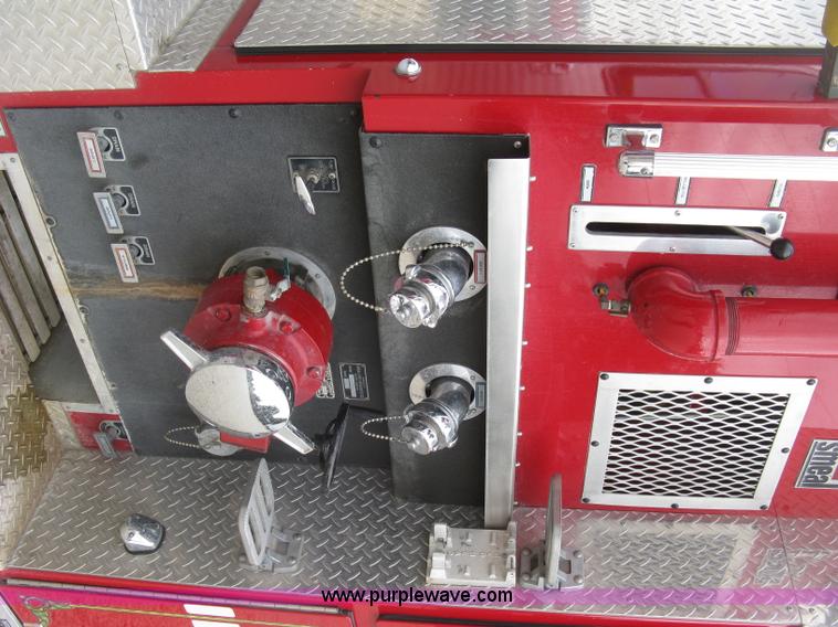image for item H9499 1996 Ford F700 pump fire truck