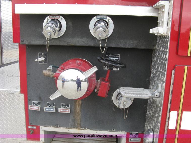 image for item H9499 1996 Ford F700 pump fire truck
