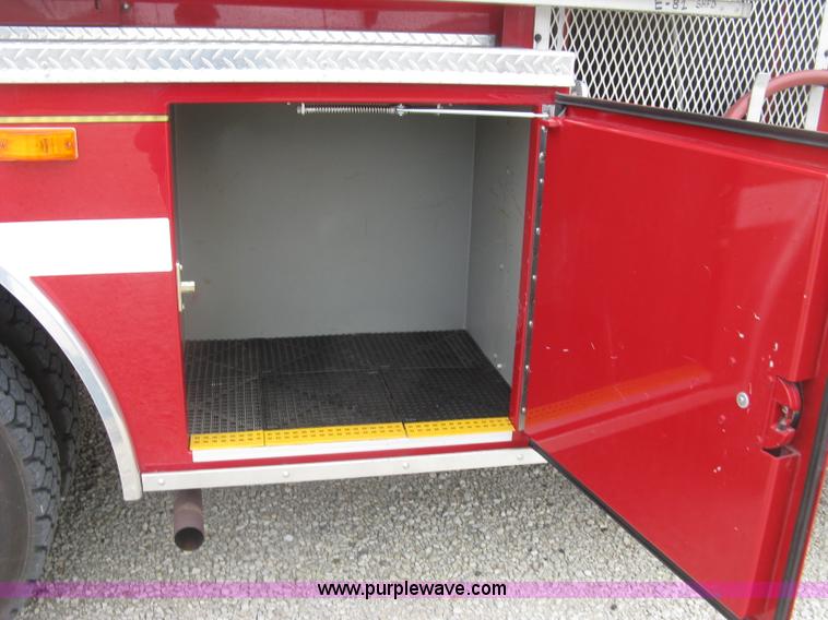 image for item H9499 1996 Ford F700 pump fire truck