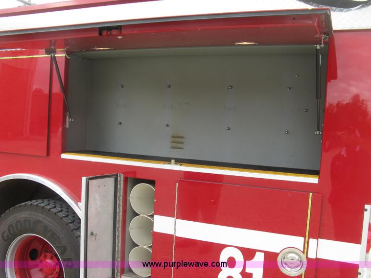 image for item H9499 1996 Ford F700 pump fire truck