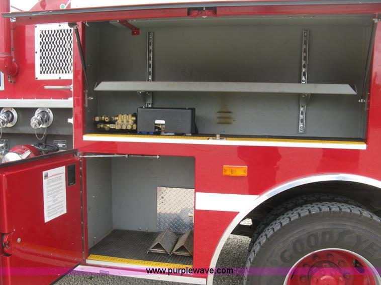 image for item H9499 1996 Ford F700 pump fire truck