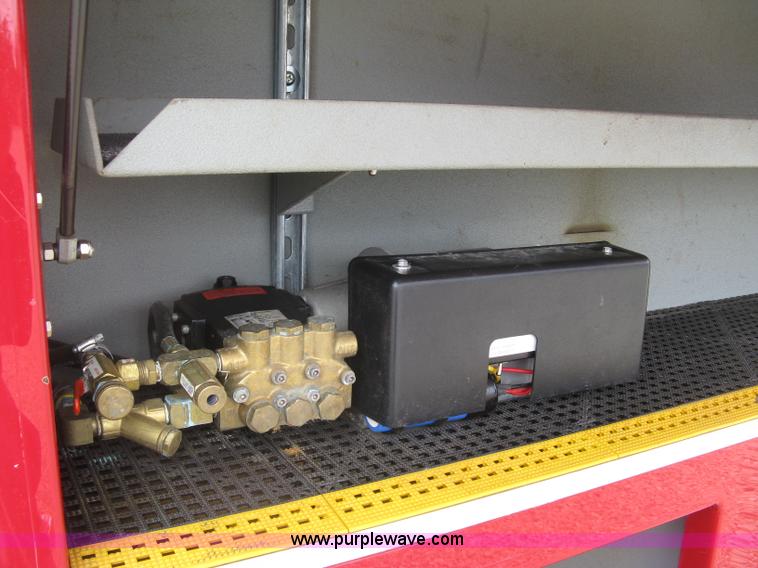 image for item H9499 1996 Ford F700 pump fire truck