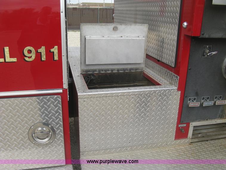 image for item H9499 1996 Ford F700 pump fire truck