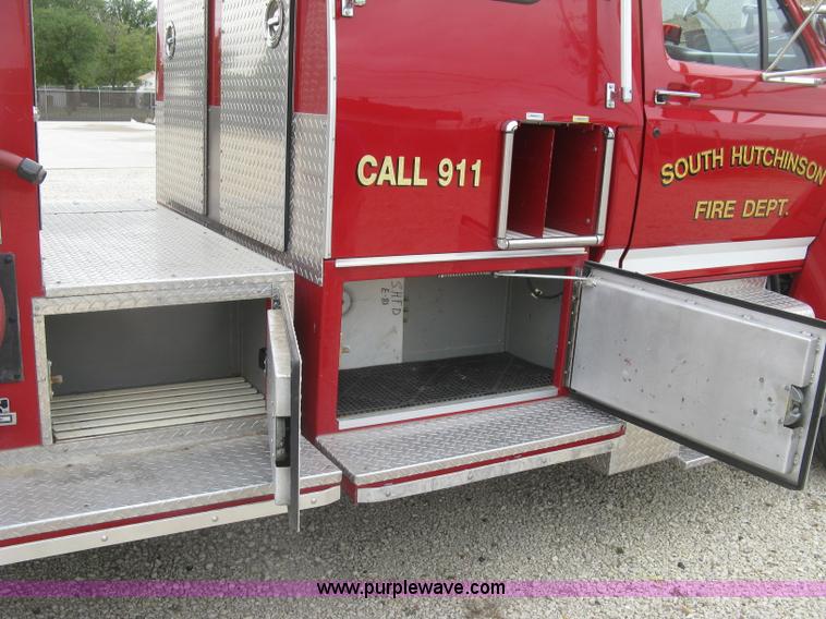 image for item H9499 1996 Ford F700 pump fire truck