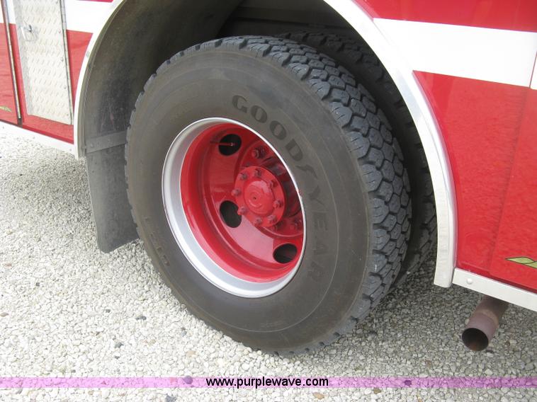 image for item H9499 1996 Ford F700 pump fire truck