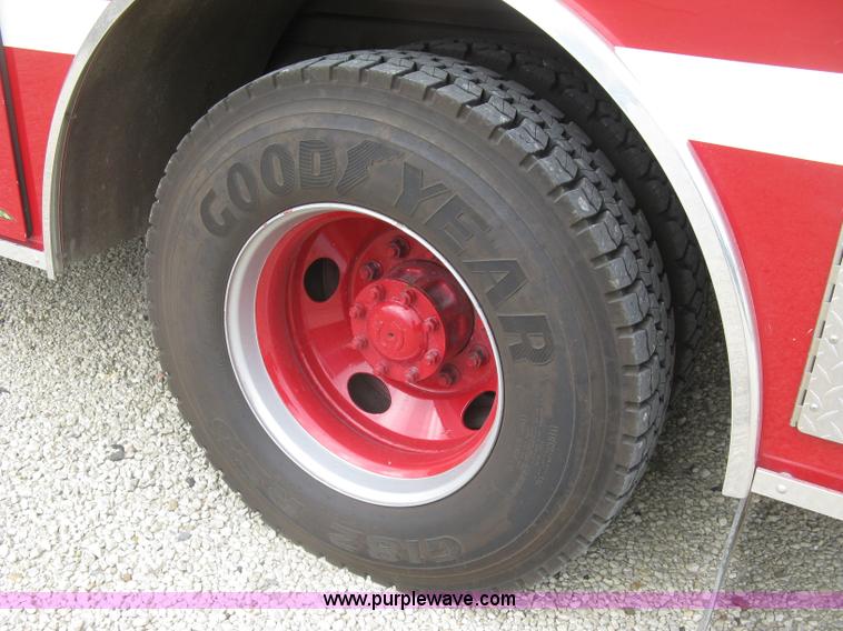 image for item H9499 1996 Ford F700 pump fire truck