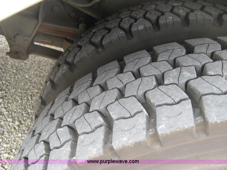 image for item H9499 1996 Ford F700 pump fire truck