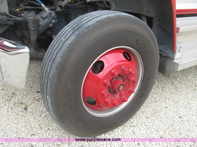 image for item H9499 1996 Ford F700 pump fire truck