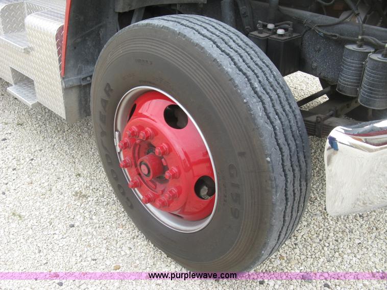 image for item H9499 1996 Ford F700 pump fire truck